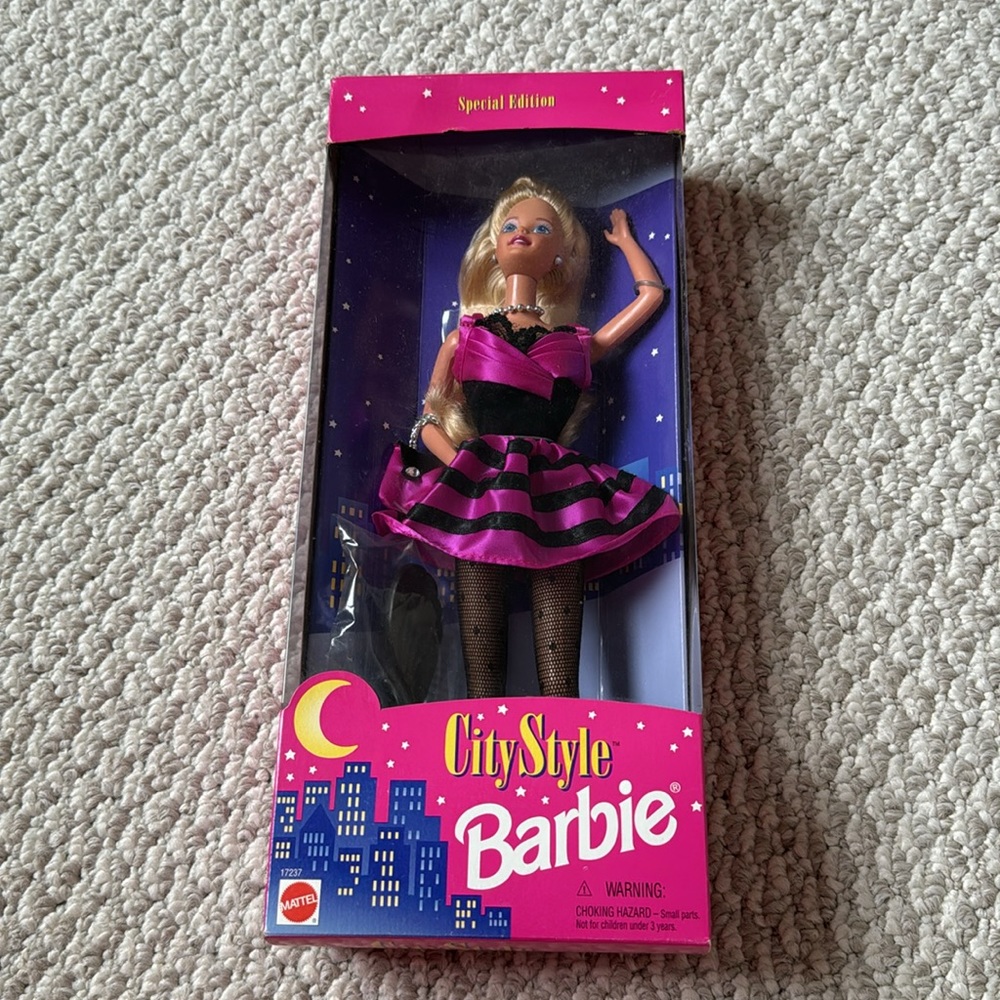City Style Barbie Special Edition Blonde 1996 Mattel 17237